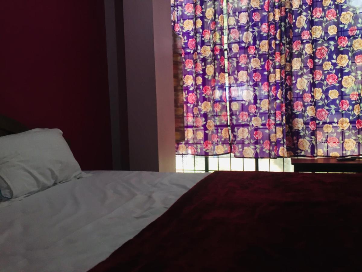 Hotel Nakshatra Ooty Buitenkant foto