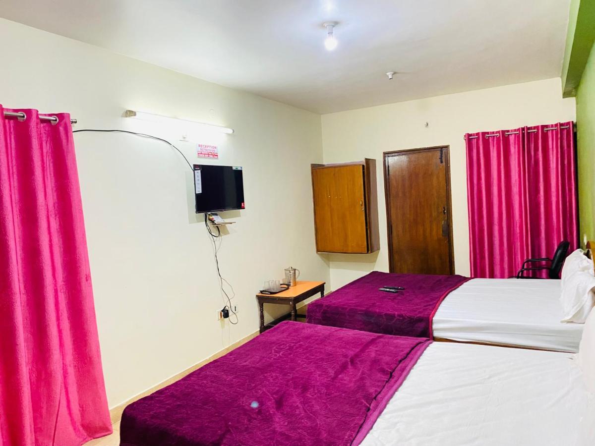 Hotel Nakshatra Ooty Buitenkant foto